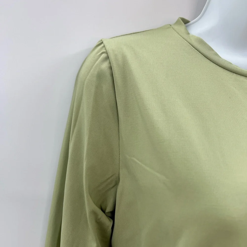 Green Base Layer Top – Women's Large (Stretch, 95% Polyester, 5% Spandex) NWOT